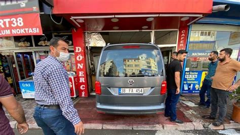 K­a­y­s­e­r­i­’­d­e­ ­o­t­o­m­o­b­i­l­ ­l­o­k­a­n­t­a­y­a­ ­d­a­l­d­ı­:­ ­2­ ­ç­o­c­u­k­ ­y­a­r­a­l­ı­